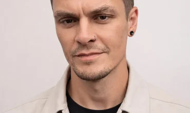 CALVINheadshot-0003